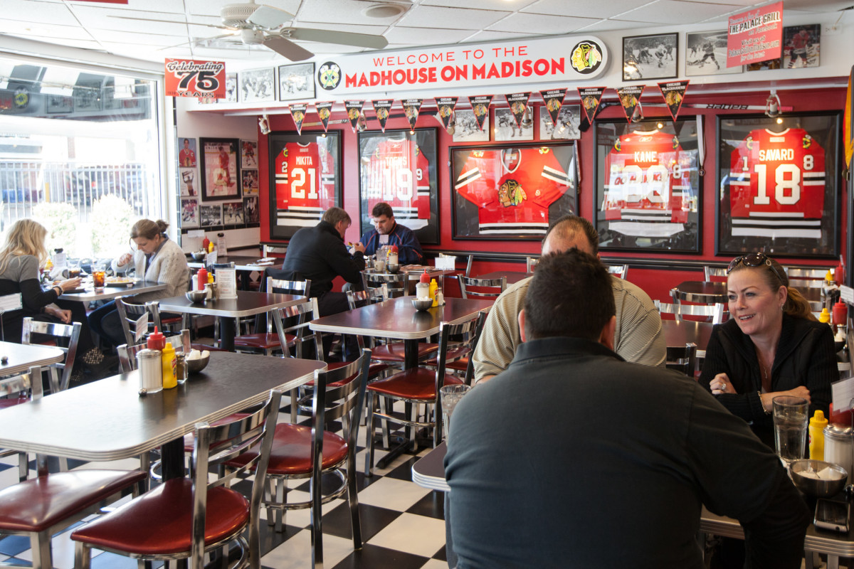 Best Bars And Restaurants Near The United Center On Tap Sports Net