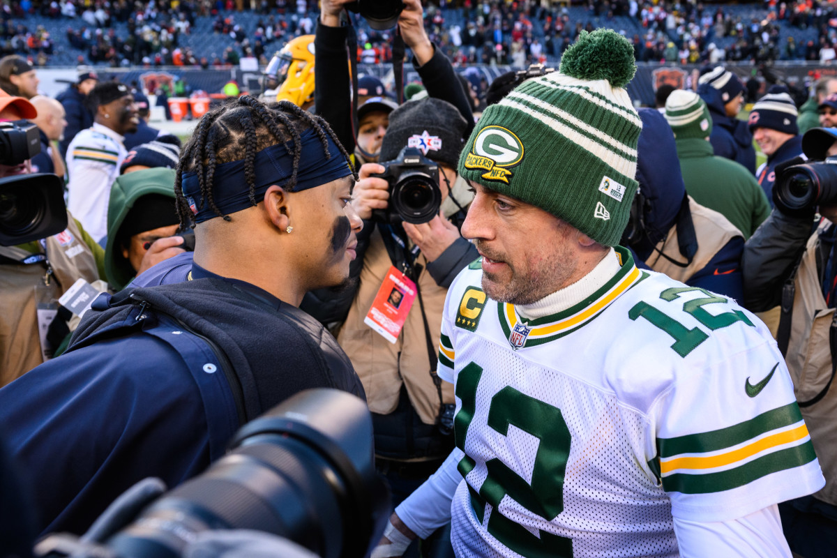 Justin Fields reaching out to Aaron Rodgers for quarterback advice