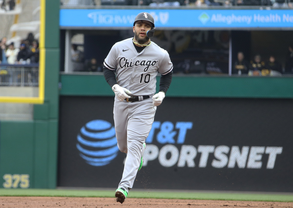 Chicago White Sox Place Yoan Moncada on IL - On Tap Sports Net