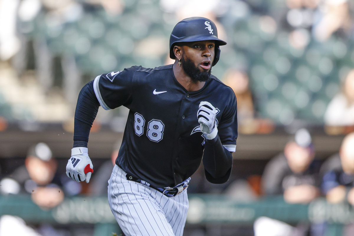 White Sox OF Luis Robert 'definitely' going on IL with strained