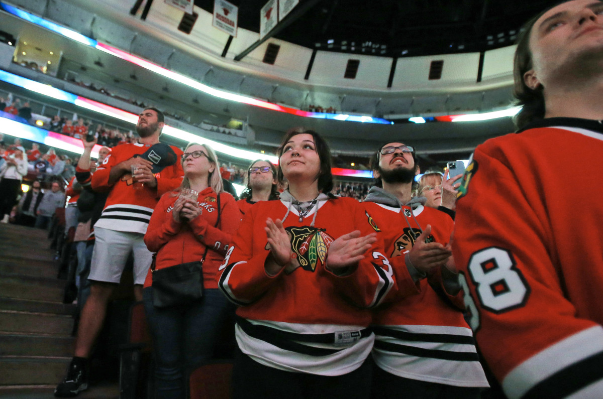 Blackhawks Sell 5 2 Million In Season Tickets After Winning NHL Draft 