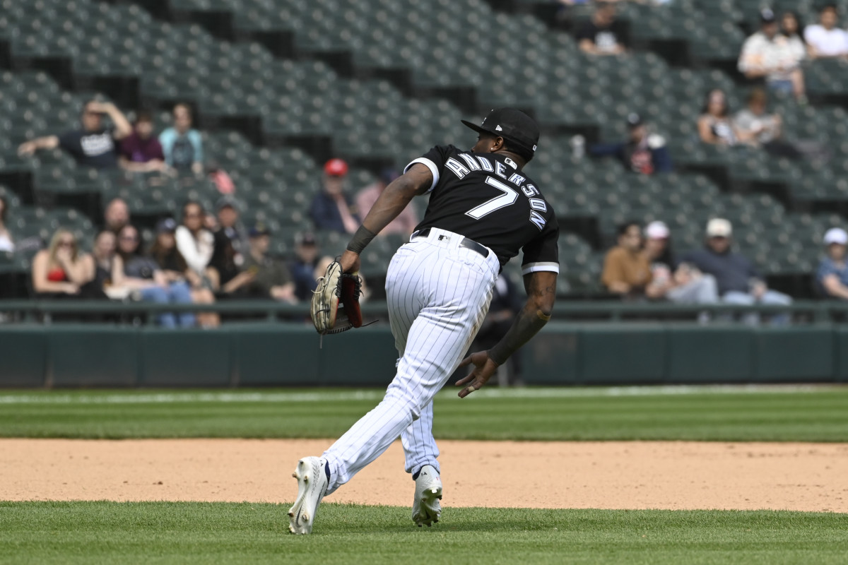 Tim Anderson rejoins White Sox, gets back to being a shortstop