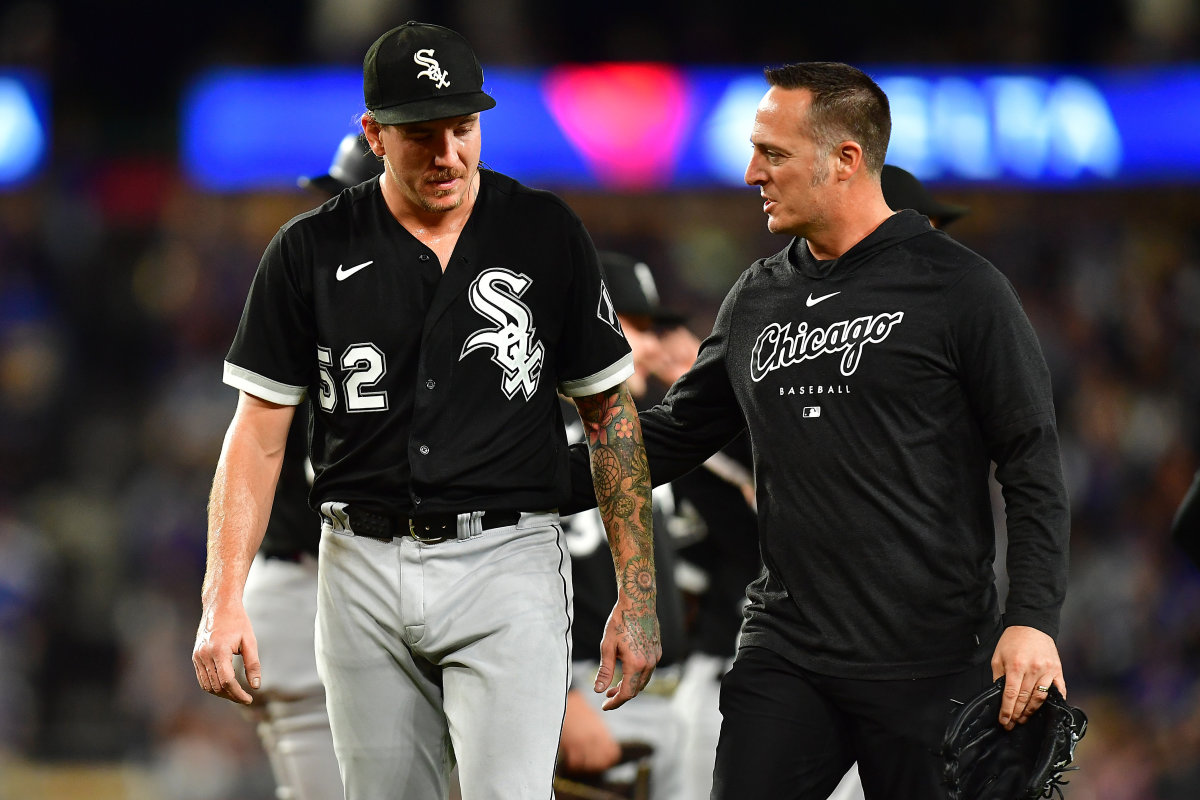 White Sox' Mike Clevinger exits start vs. Dodgers with biceps