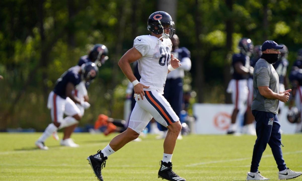 Chicago Bears tight end Jimmy Graham warms up with teammates during an NFL football camp practice in Lake Forest, Ill., Monday, Aug. 17, 2020. (AP Photo/Nam Y. Huh)