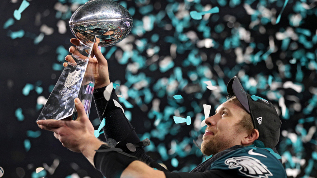 MINNEAPOLIS, MN - FEBRUARY 04: Quarterback Nick Foles #9 of the Philadelphia Eagles raises the Vince Lombardi Trophy after defeating the New England Patriots, 41-33, in Super Bowl LII at U.S. Bank Stadium on February 4, 2018 in Minneapolis, Minnesota.  (Photo by Patrick Smith/Getty Images)