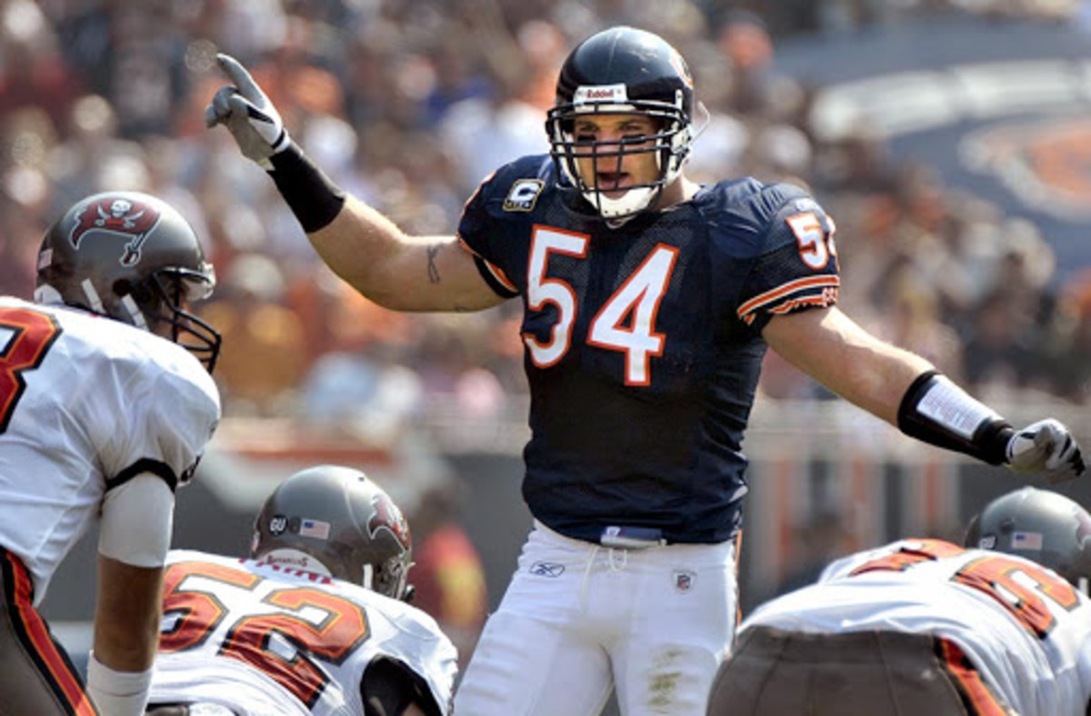 RON JOHNSON/JOURNAL STAR  Brian Urlacher, directs the Bears defense in a game in 2008 at Soldier Field. Urlacher played 13 seasons with the Bears.