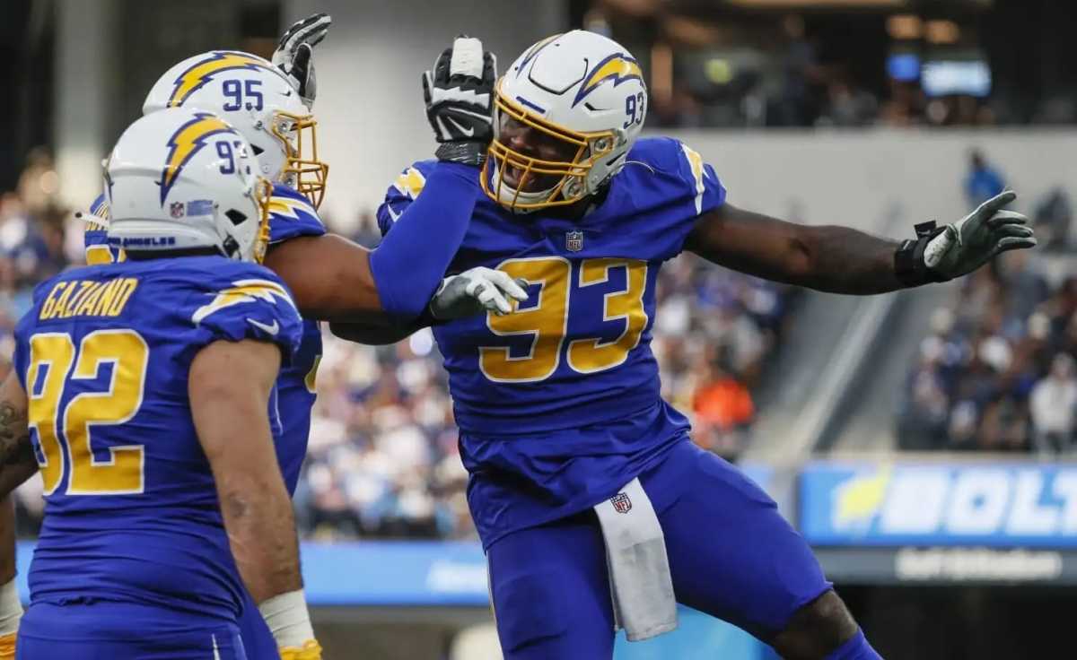 OFFICIAL: Bears sign former Chargers DL Justin Jones