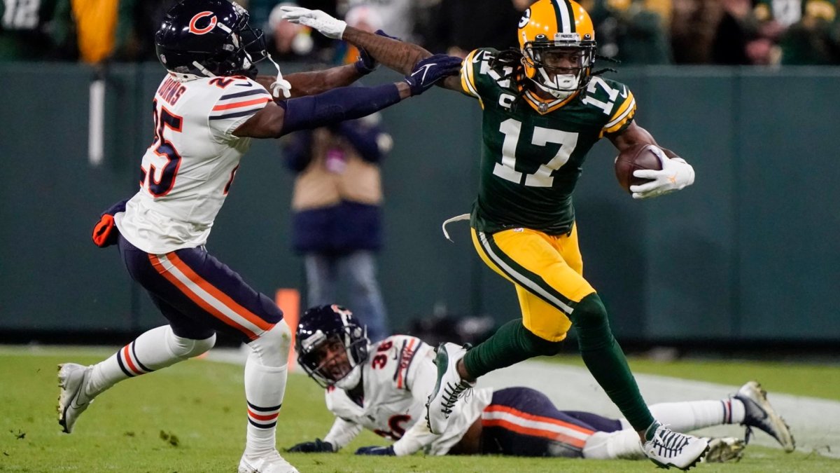 Montgomery's effort not enough in Bears' loss to Packers