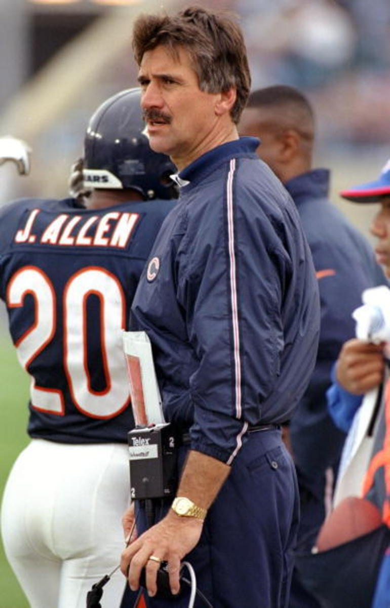 29 Nov 1998:  Head coach Dave Wannstedt of the Chicago Bears looks on during the game against the Tampa Bay Buccaneers at Soldiers Field in Chicago, Illinois. The Buccaneers defeated the Bears 31-17. Mandatory Credit: Jonathan Daniel  /Allsport