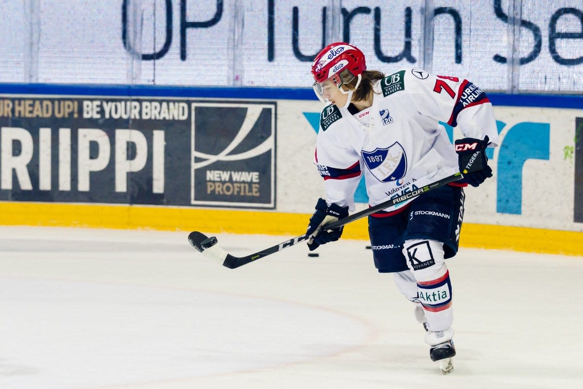 Blackhawks Prospect Niklas Nordgren Signs 2-Year Contract with Liiga's ...