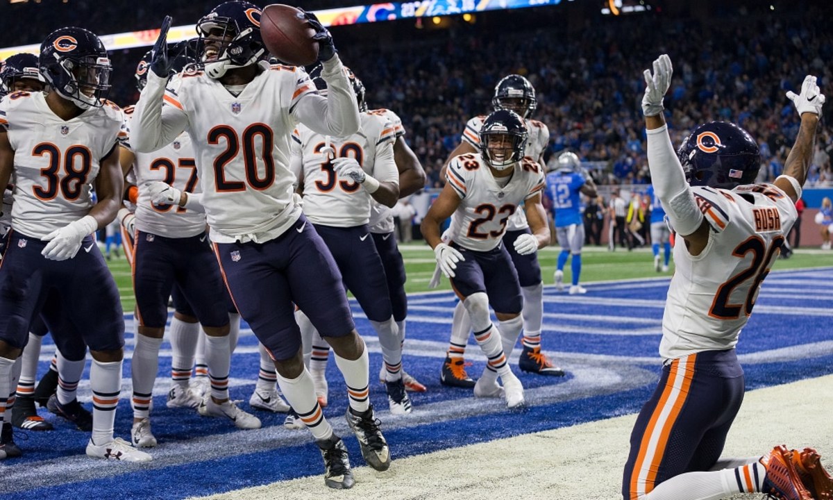 DETROIT, MI - NOVEMBER 22: Corner back Kyle Fuller #23 of the Chicago Bears celebrates his interception in the fourth quarter with other teammates of the defense during an NFL game against the Detroit Lions at Ford Field on November 22, 2018 in Detroit, Michigan. The Bears defeated the Lions 23-16. (Photo by Dave Reginek/Getty Images)