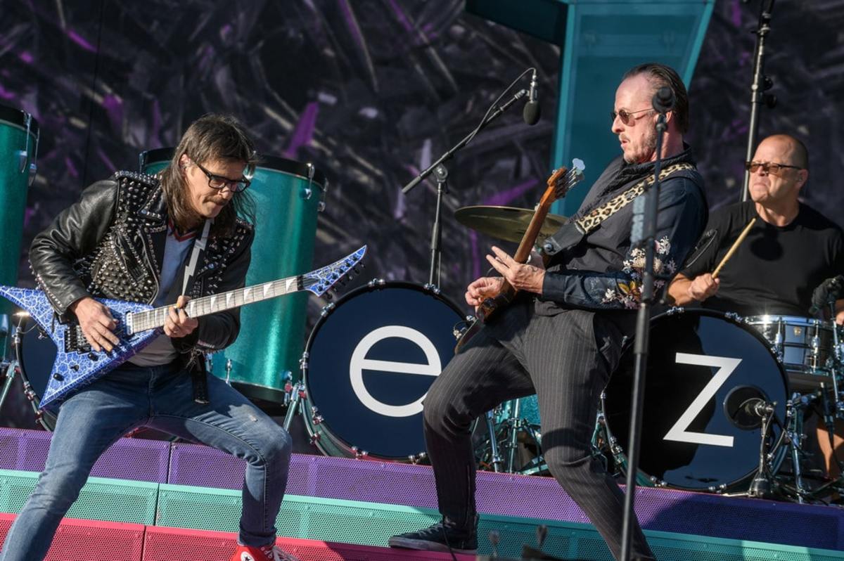 Fall Out Boy, Green Day, Weezer review: At Wrigley Field, Chicago pop punk  fans score a triple - Chicago Sun-Times