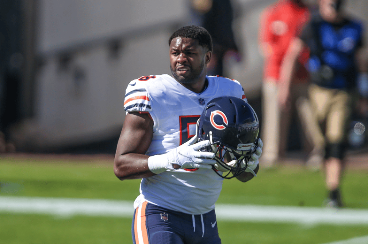 Chicago Bears inside linebacker Roquan Smith (58) walks off the field after  an NFL football game against the New York Giants, Sunday, Jan. 2, 2022, in  Chicago. (AP Photo/Kamil Krzaczynski Stock Photo - Alamy