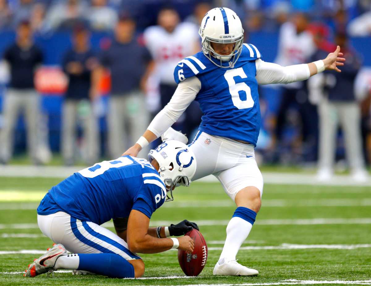 Chicago Bears sign kicker Michael Badgley with Cairo Santos