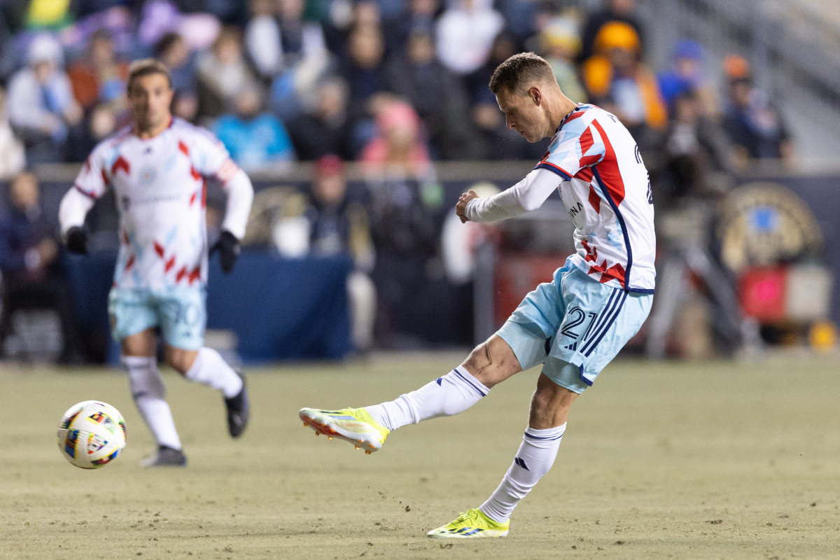 Chicago Fire notebook Fabian Herbers, Frank Klopas, international