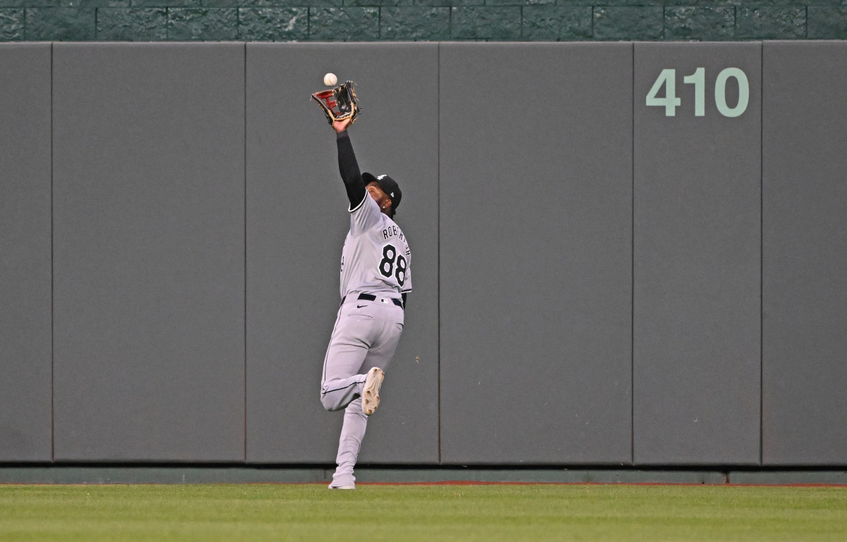 Chicago White Sox Injury Updates: Luis Robert Jr., John Brebbia Injured 