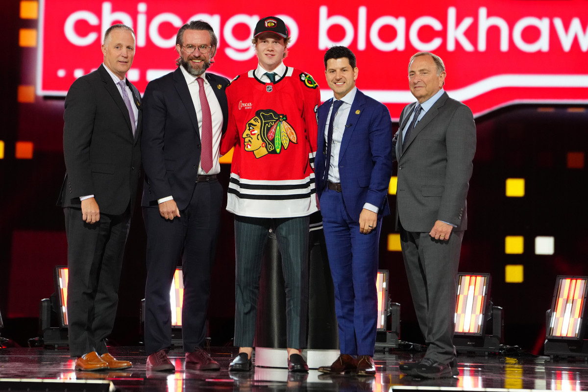 Chicago Blackhawks Sign 1stRound Draft Pick Marek Vanacker On Tap