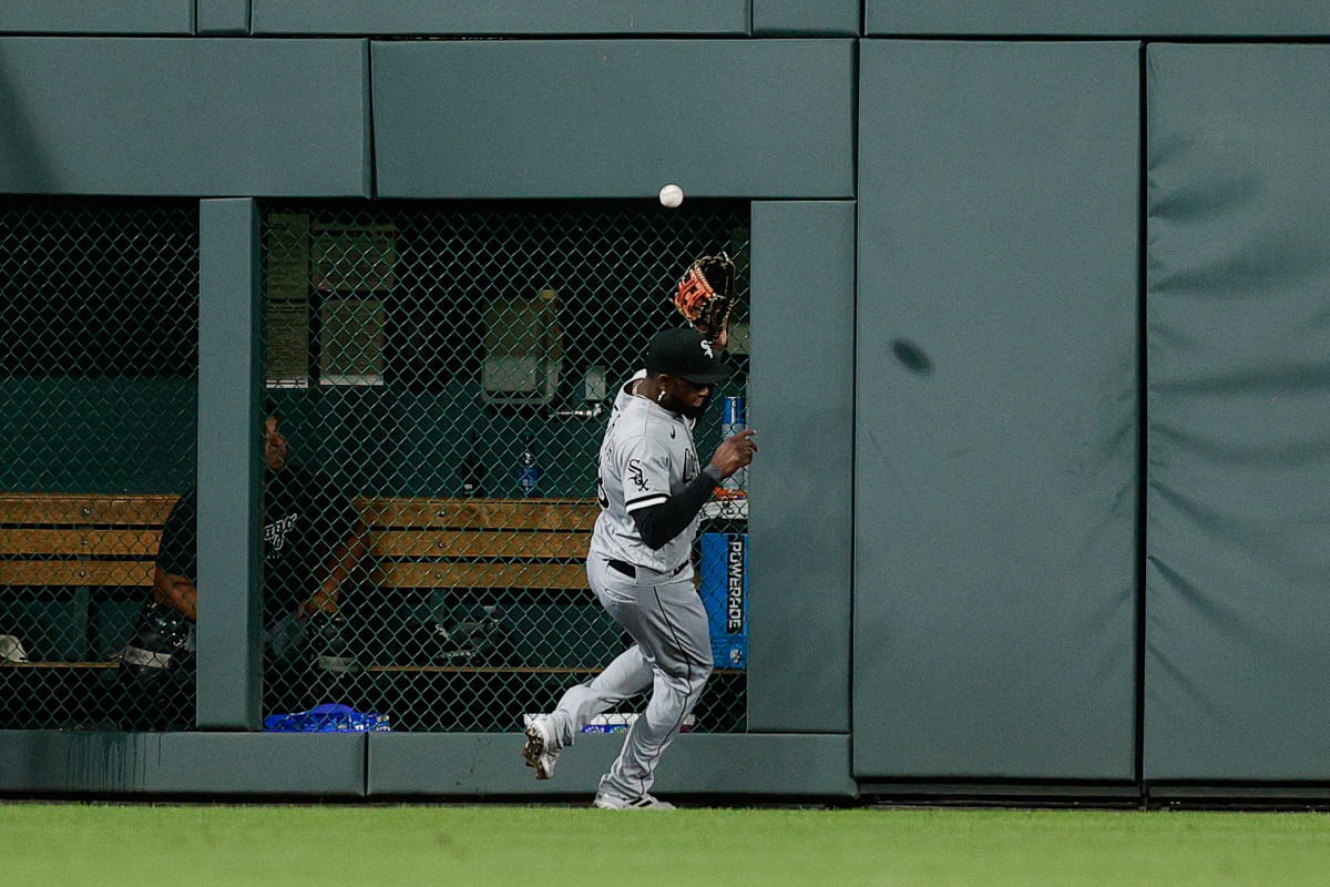 A decade into his career, Elvis Andrus still rakes against the