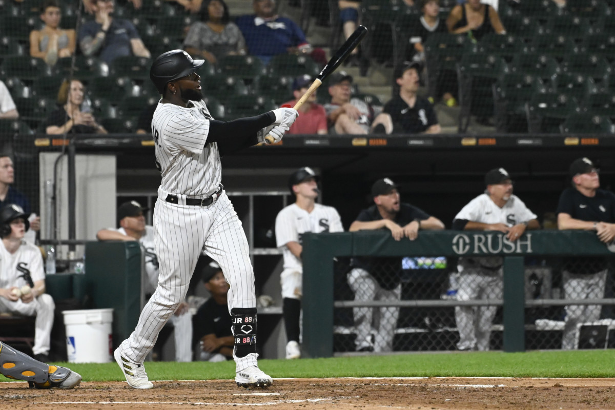 Luis Robert Jr. hits two HRs as White Sox beat Red Sox