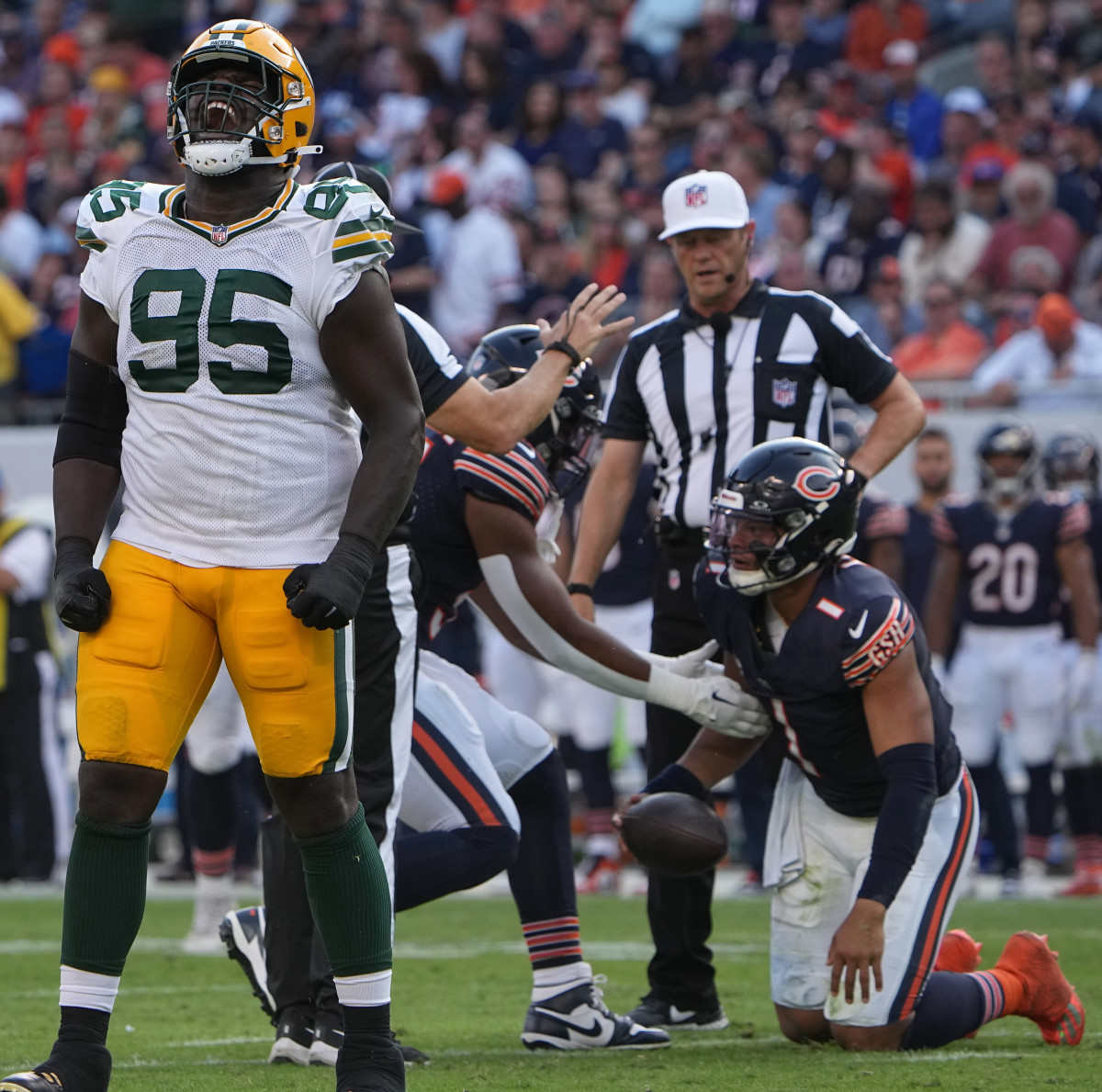 Green Bay defense bottles up Fields, Chicago to maintain stronghold on  series