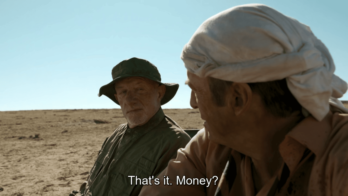 Jimmy y Mike hablan en el desierto en el final de Better Call Saul.